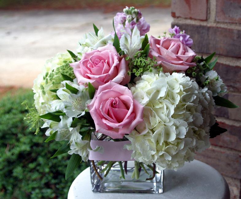 White Hydrangea with pink roses in cube